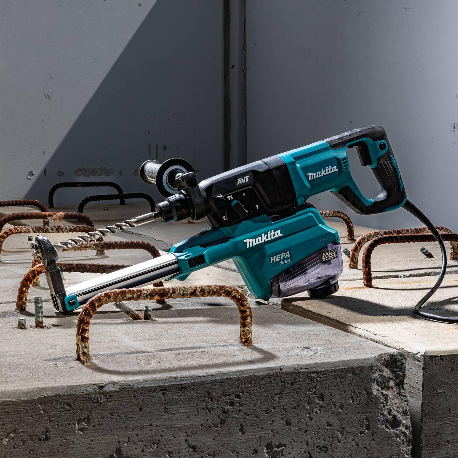 Makita HR2663 1" SDS-PLUS AVT® Rotary Hammer, w/HEPA Dust Extractor (D-handle) - Image 6