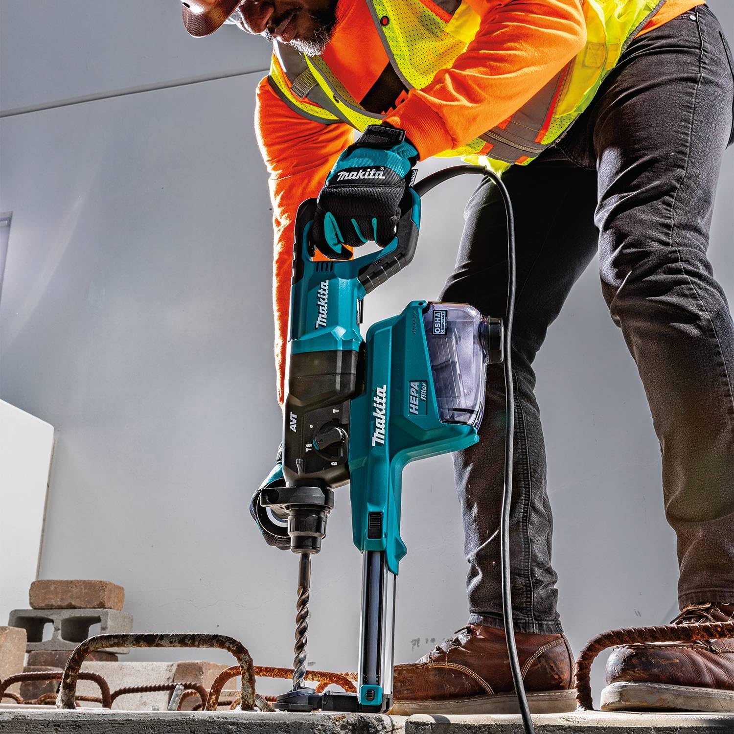 Makita HR2663 1" SDS-PLUS AVT® Rotary Hammer, w/HEPA Dust Extractor (D-handle) - Image 7