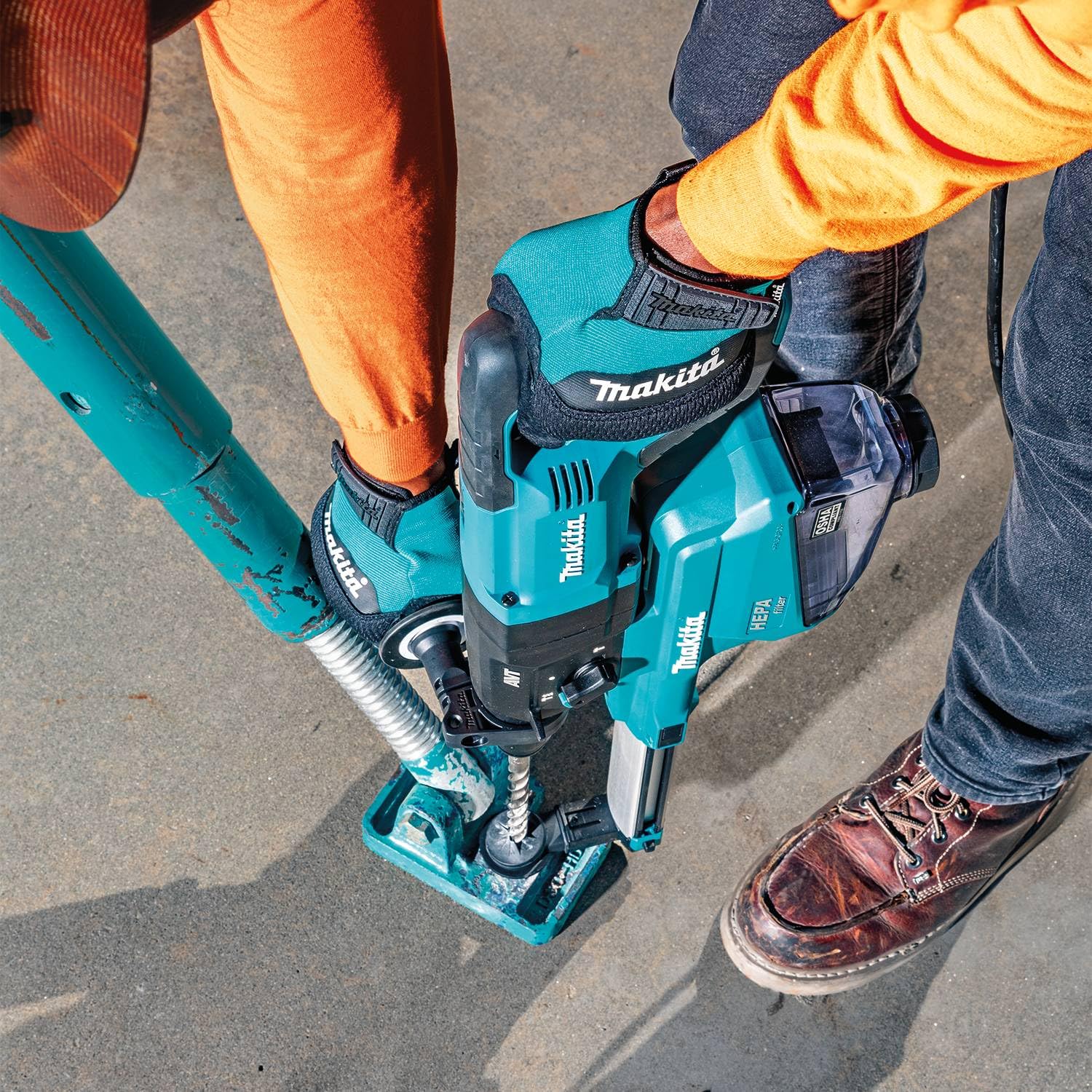 Makita HR2663 1" SDS-PLUS AVT® Rotary Hammer, w/HEPA Dust Extractor (D-handle) - Image 8