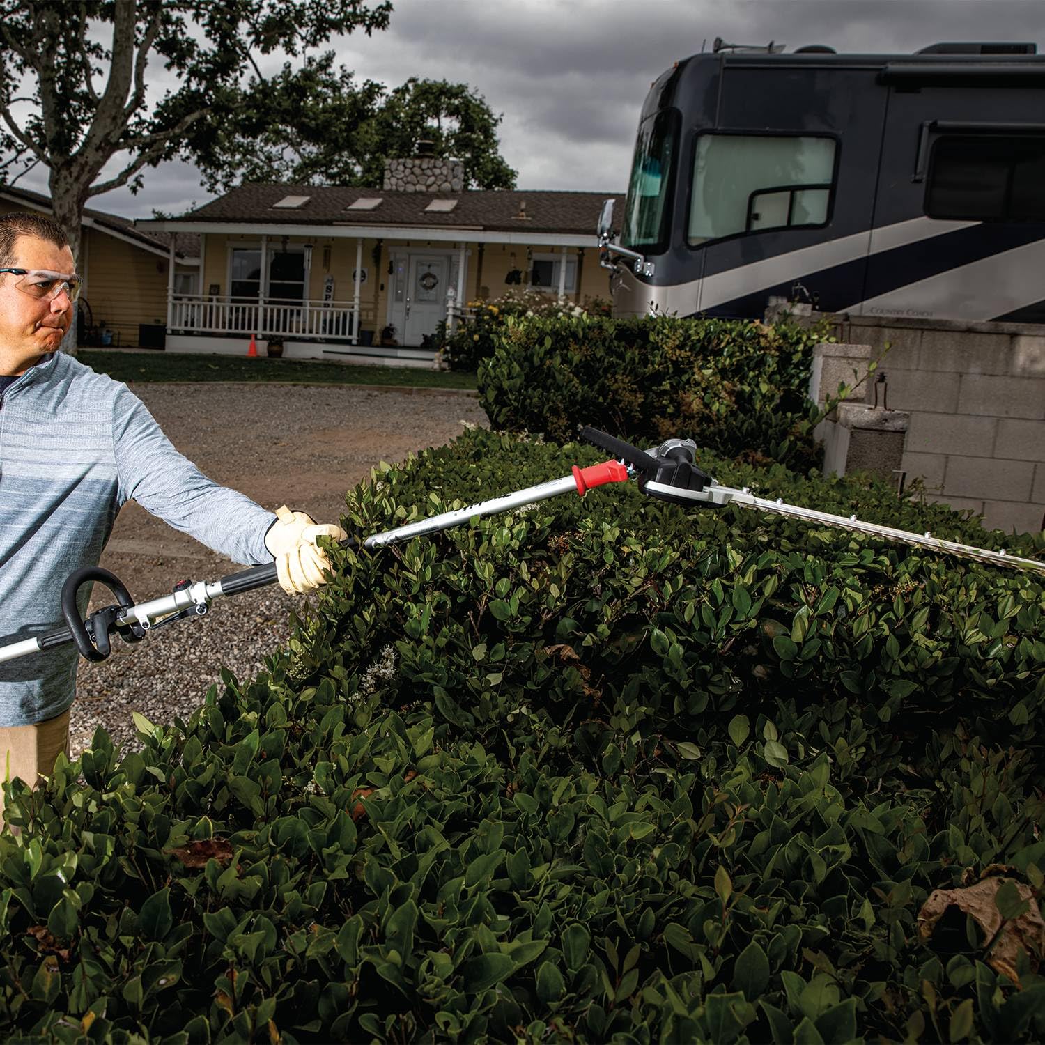 Makita XUX02SM1X5 18V LXT® Brushless Couple Shaft Power Head Kit w/String Trimmer, Pole Saw & Articulating Hedge Trimmer Attachments (4.0Ah) - Image 26