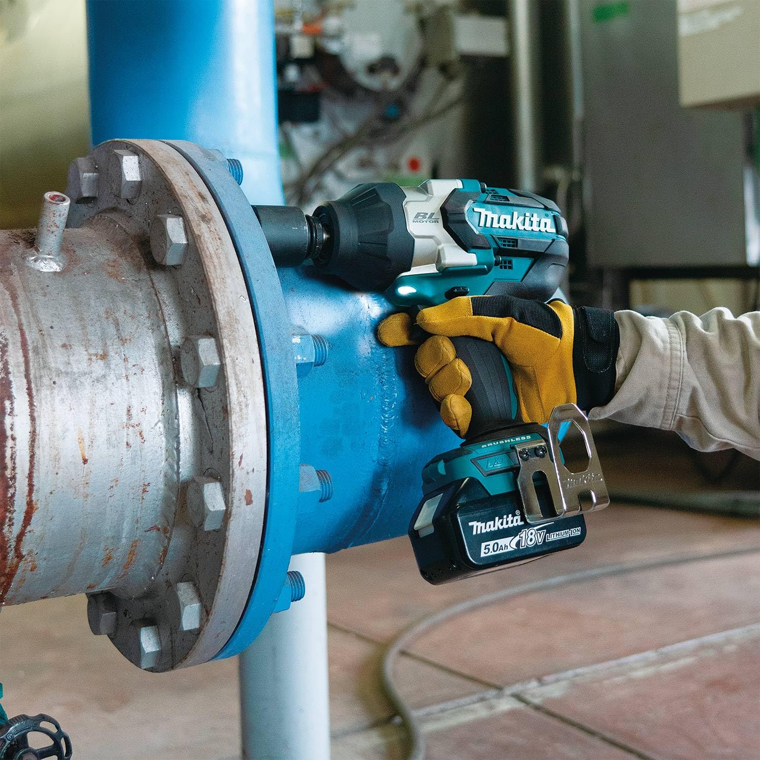 Makita XWT19T 18V LXT® Lithium-Ion Brushless Cordless 3-Speed 1/2" Sq. Drive Impact Wrench Kit w/Detent Anvil (5.0Ah) - Image 12